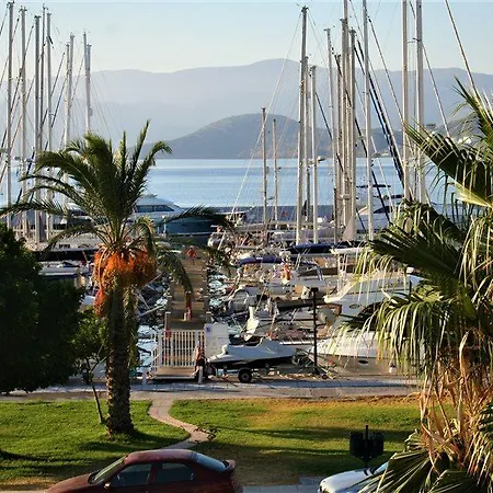 Naiades Marina Hotel 3*